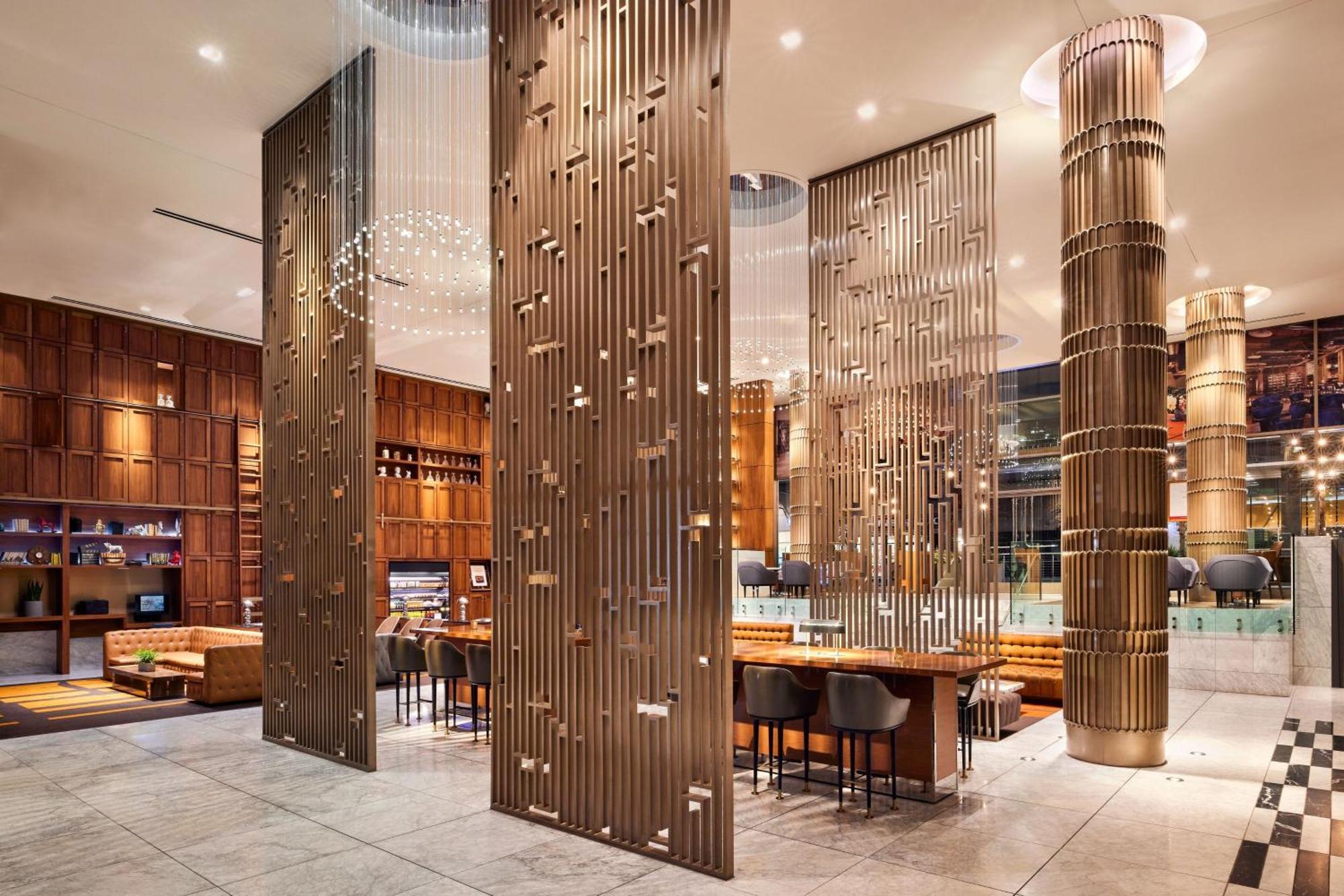 Sheraton Grand Angeles Hotel 4*