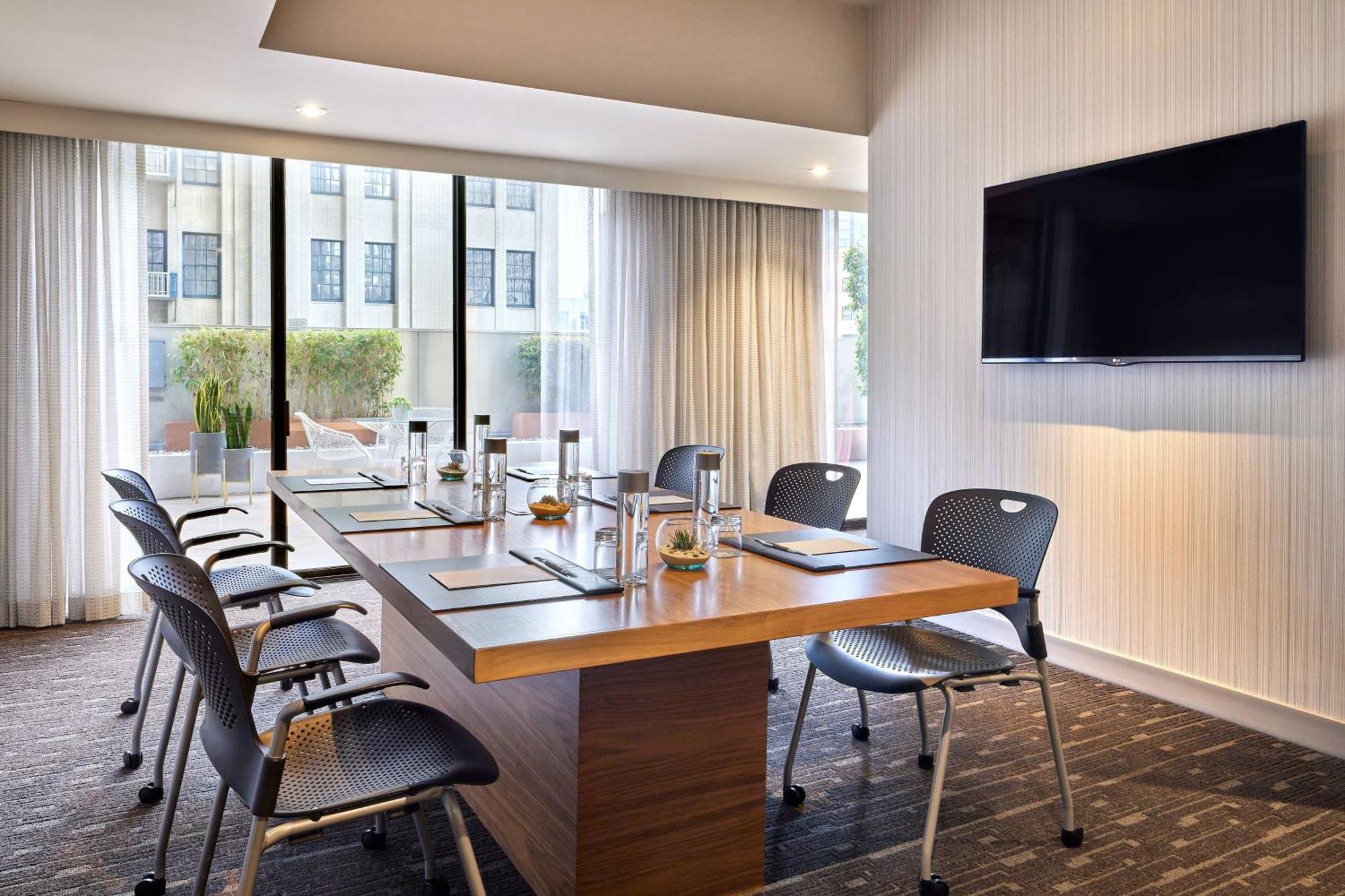 Sheraton Grand Angeles 4*
