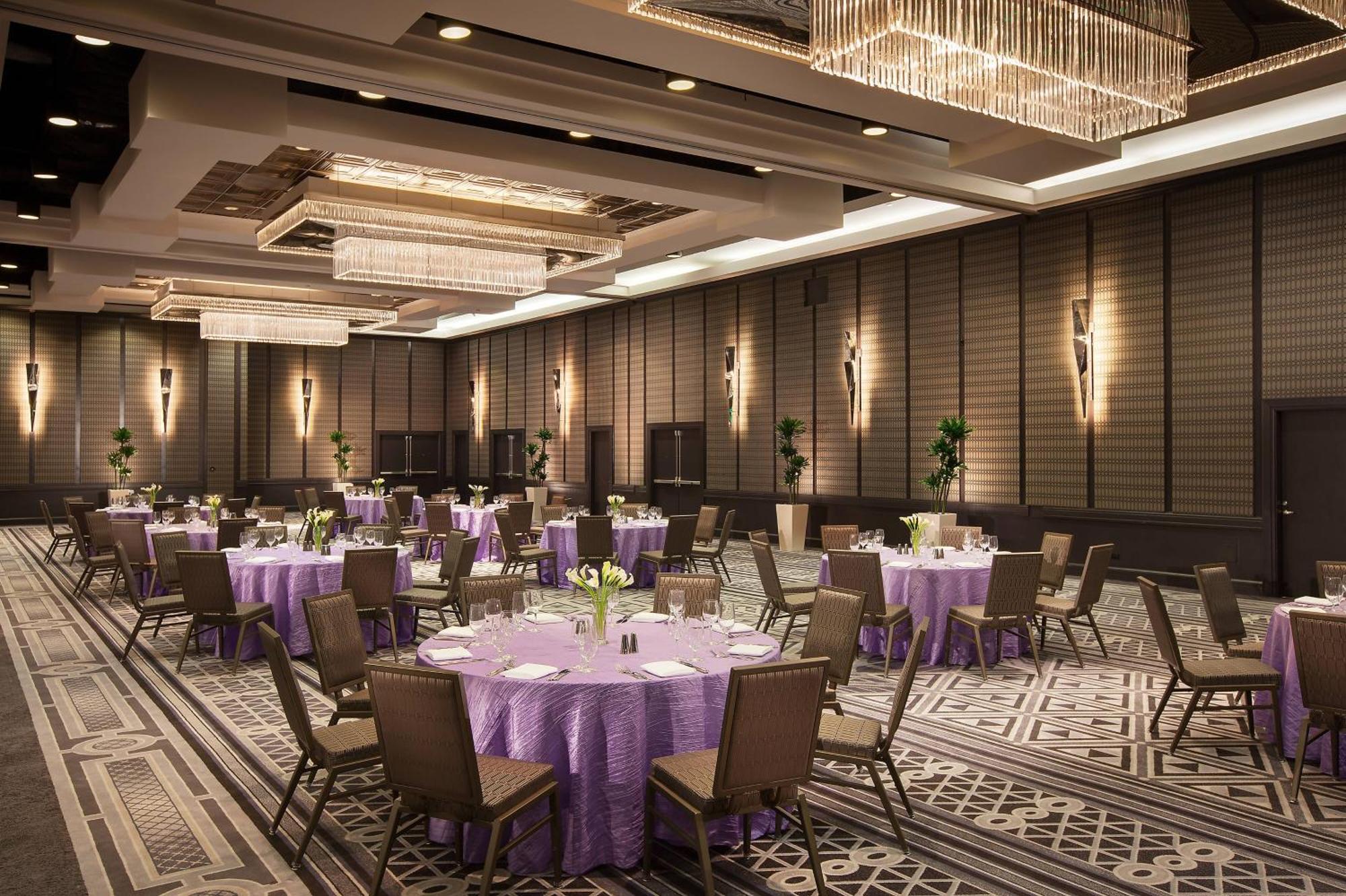 Sheraton Grand Angeles Hotel 4*