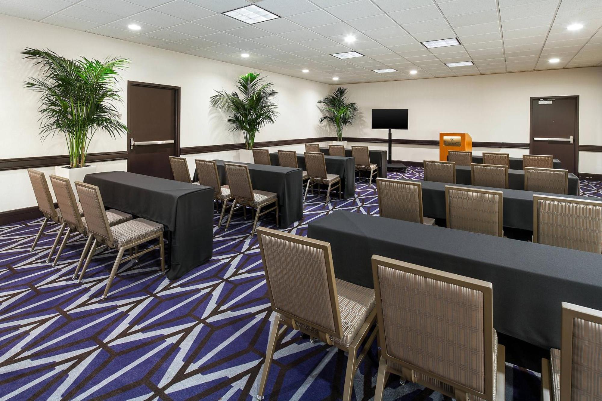 Sheraton Grand Angeles Hotel