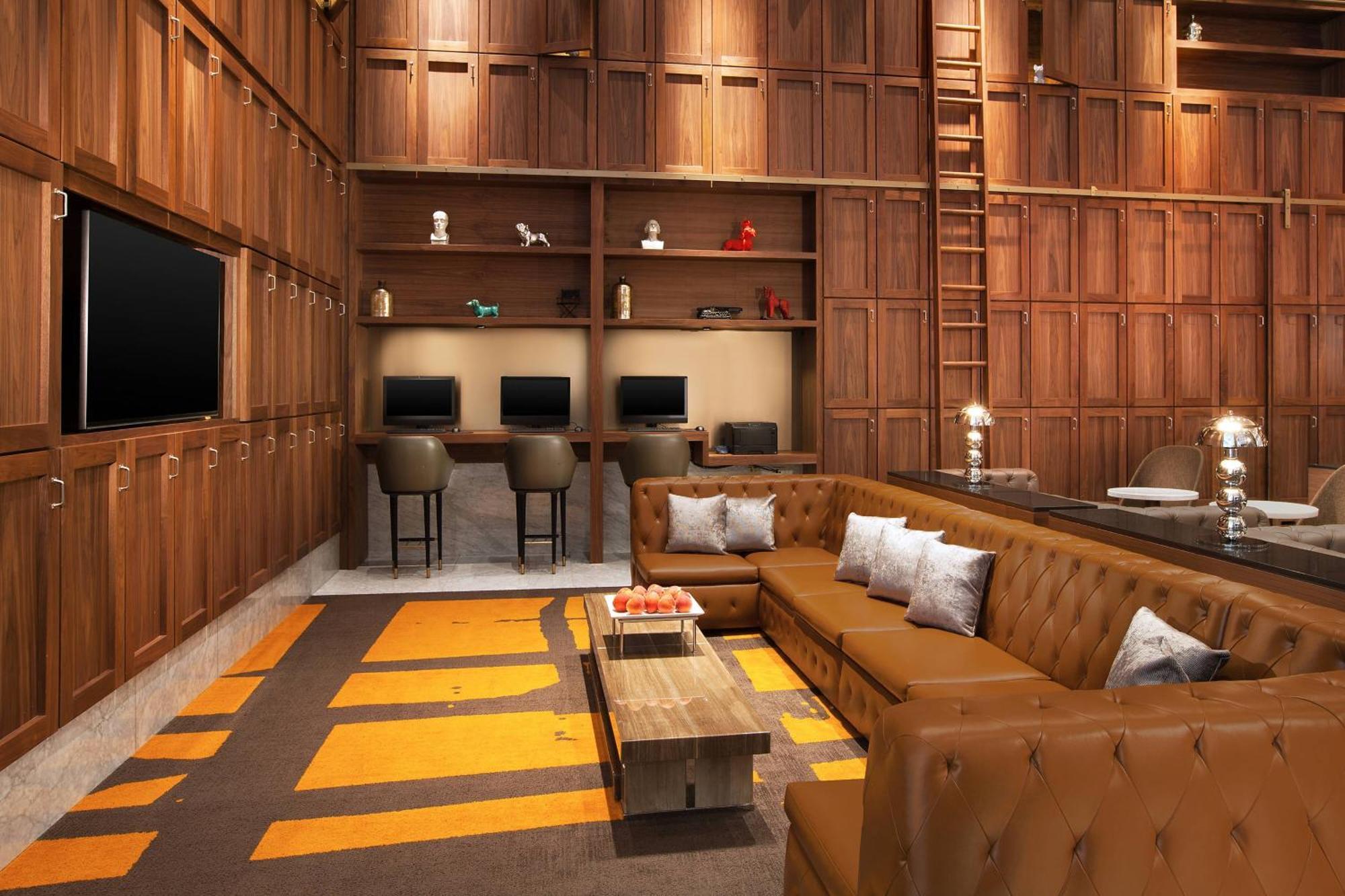 Sheraton Grand Angeles 4*