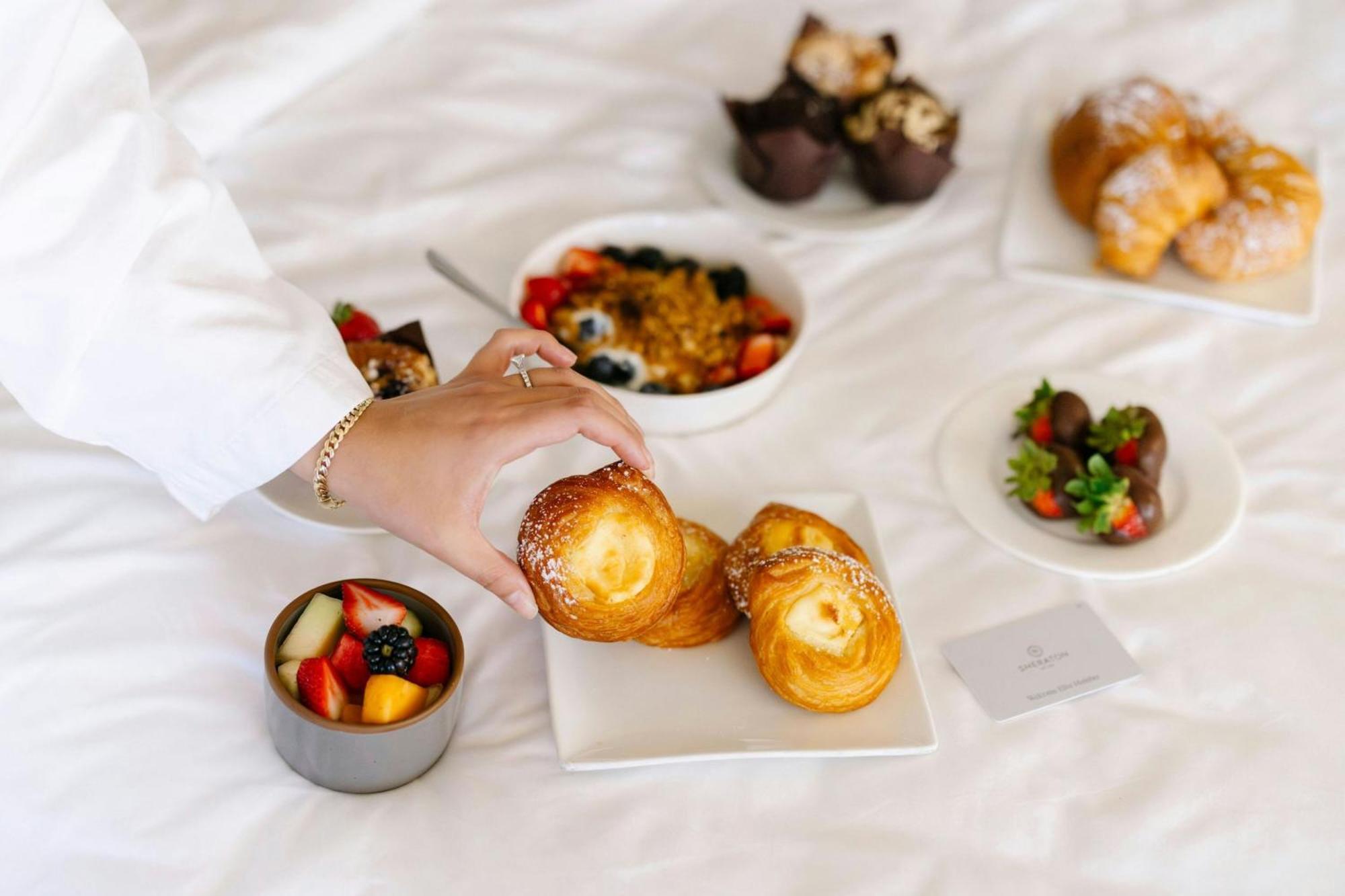 Sheraton Grand Angeles Hotel 4*