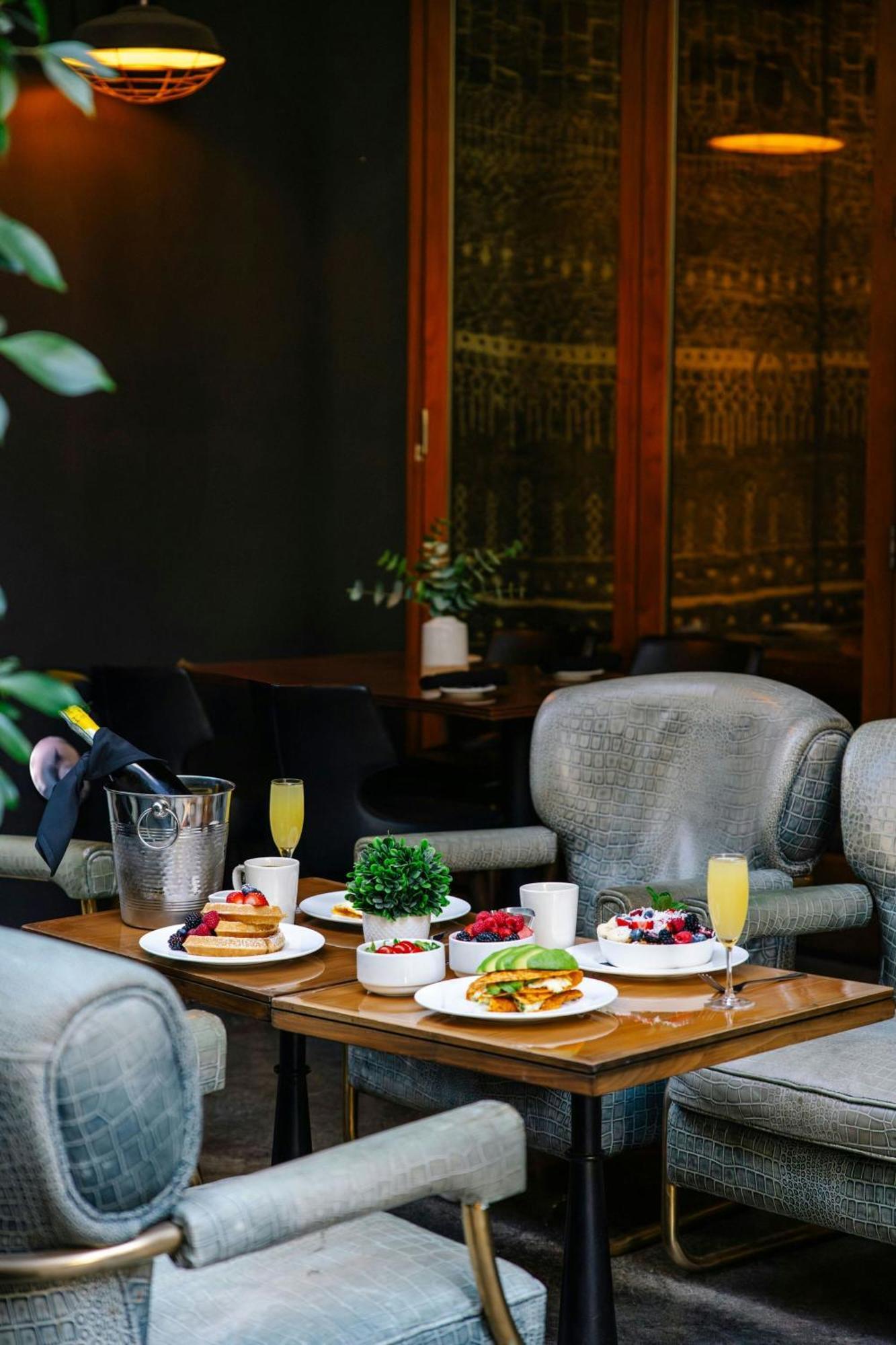 Sheraton Grand Angeles 4*