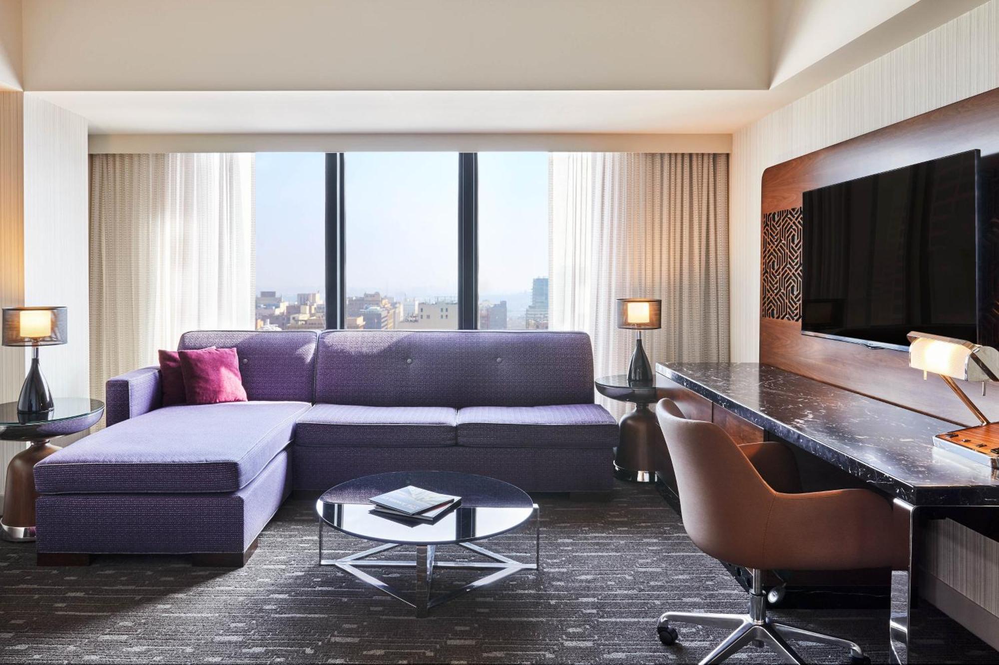 Sheraton Grand Angeles 4*